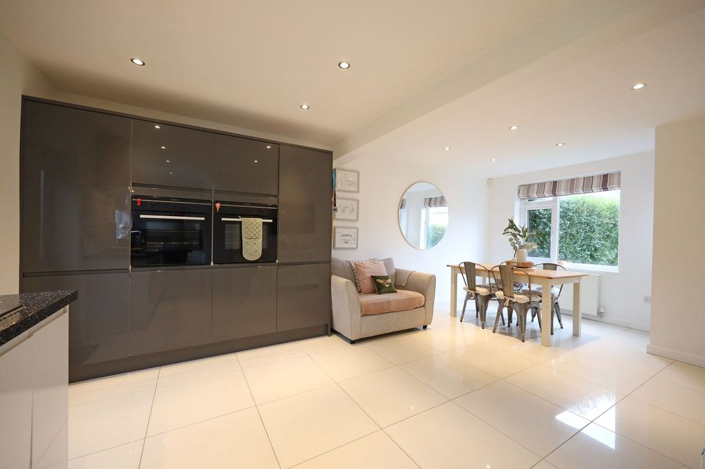 Property photo 3 of 25