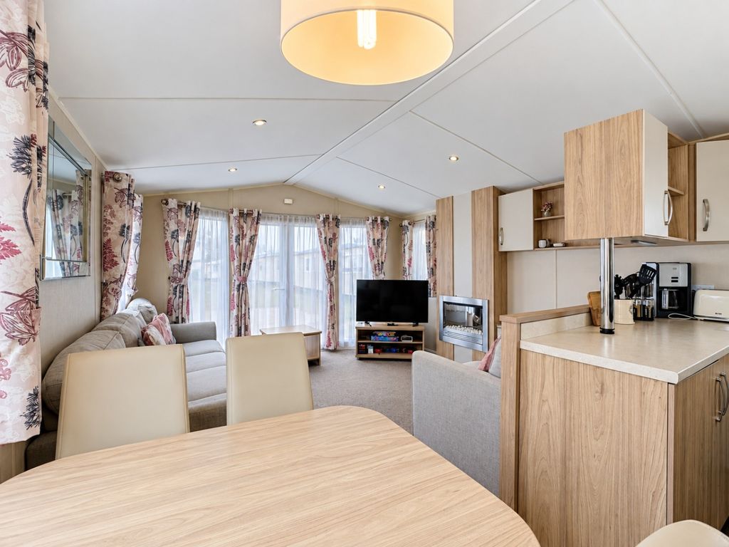 Property photo 3 of 17 5160502