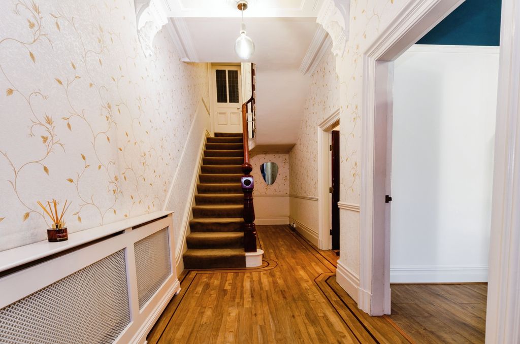 Property photo 2 of 36