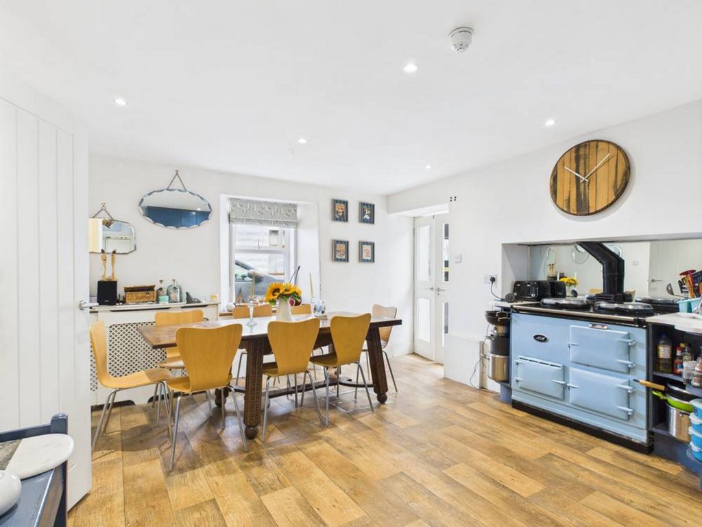 Property photo 2 of 43