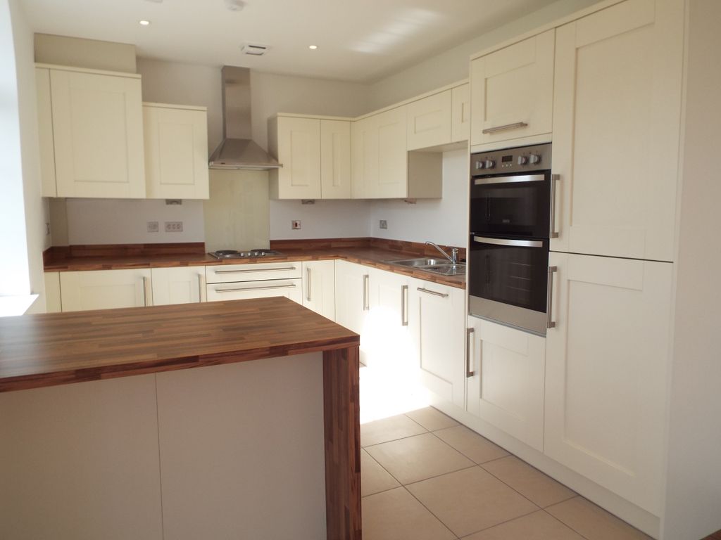 Property photo 2 of 9 Kitchen