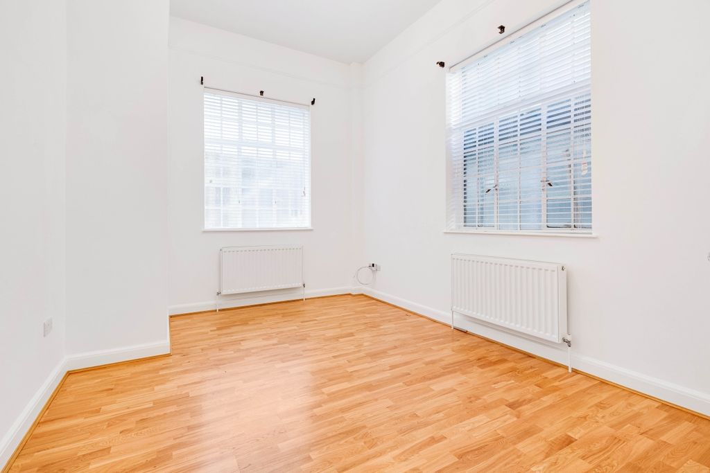 Property photo 1 of 8 6