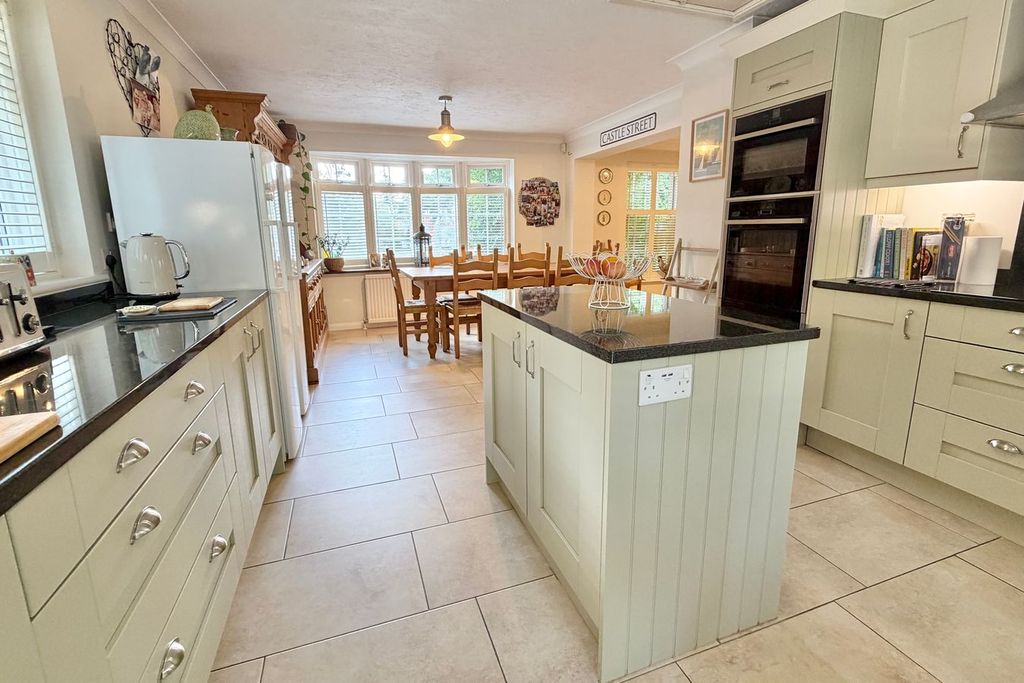 Property photo 2 of 23