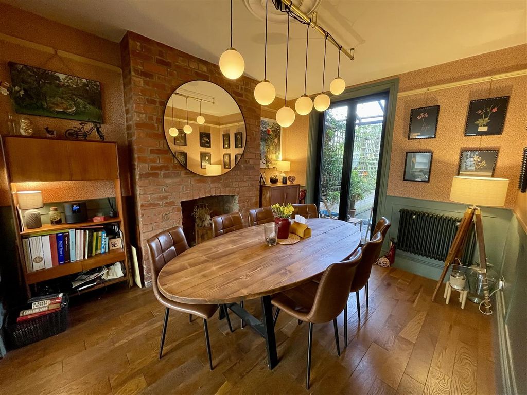 Property photo 2 of 21 Dining Room