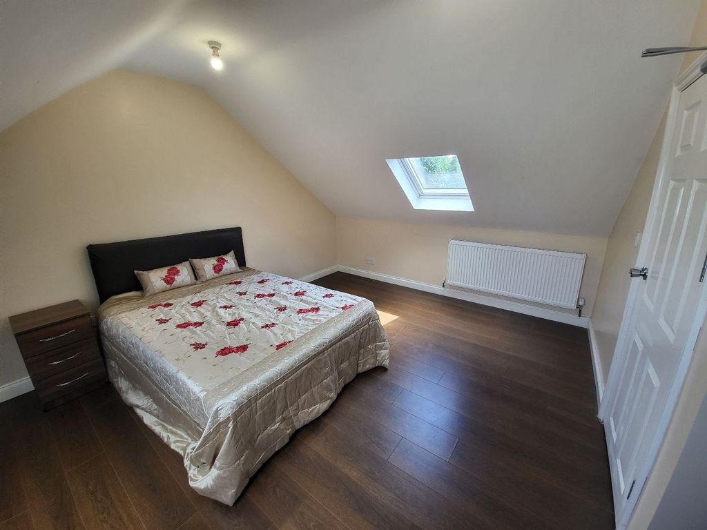 Property photo 1 of 7 House Share Room For Rent