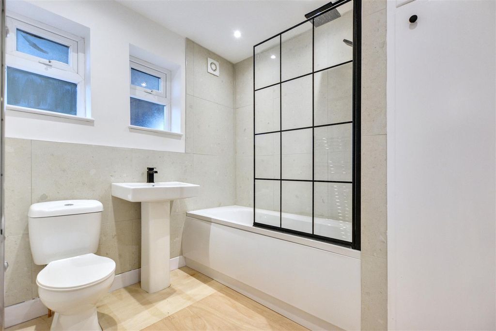 Property photo 3 of 39 Bathroom.Jpeg