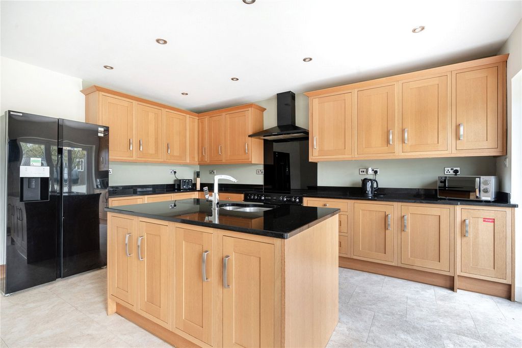 Property photo 3 of 28 Picture No. 31