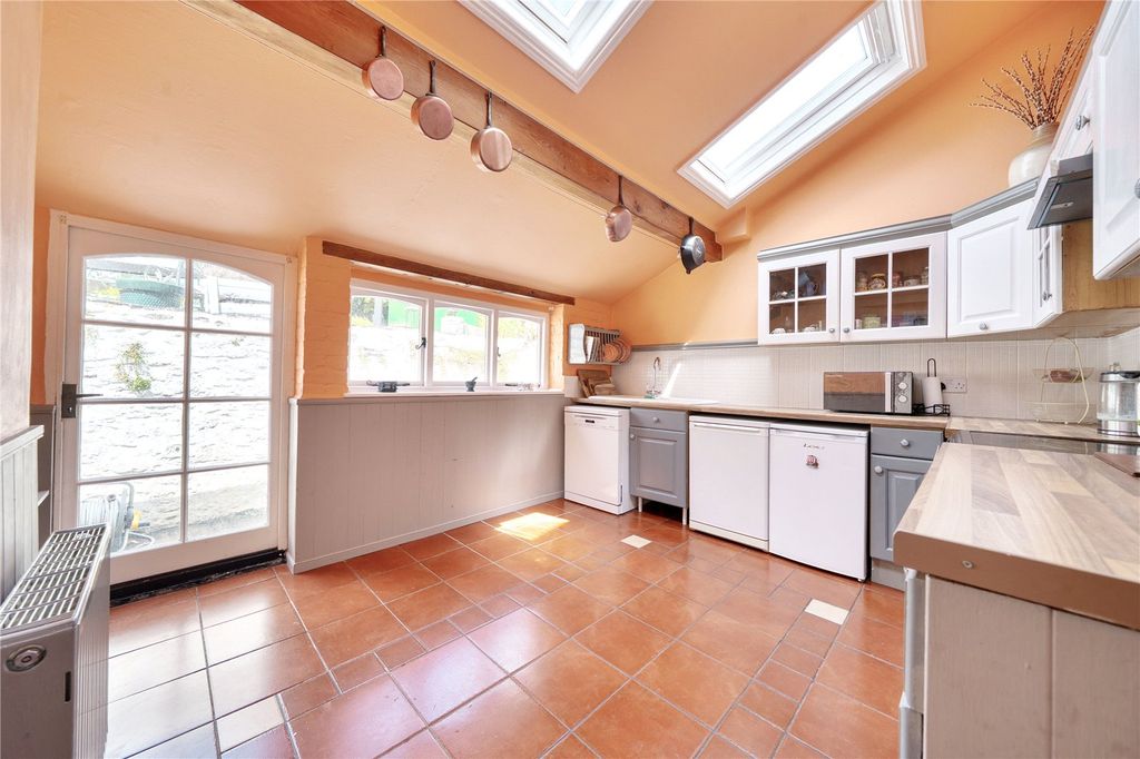 Property photo 3 of 31 Picture No. 32