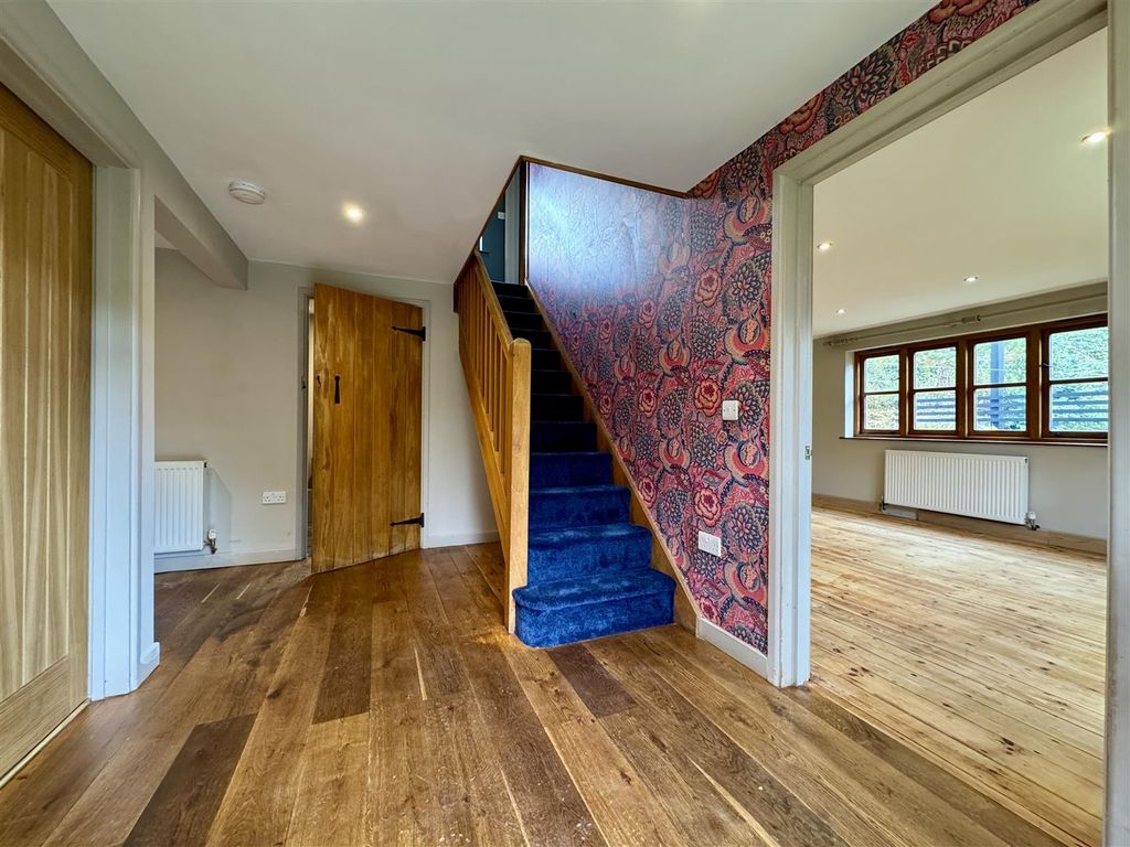 Property photo 3 of 36 Hallway