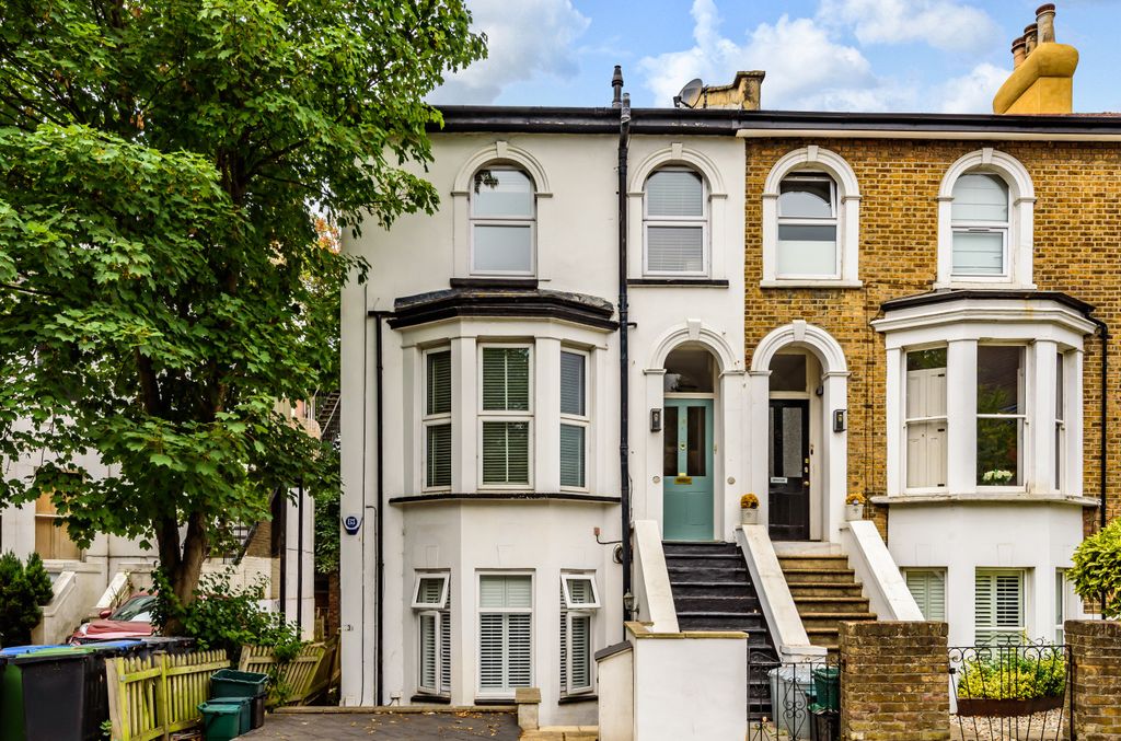 Property photo 1 of 9 External