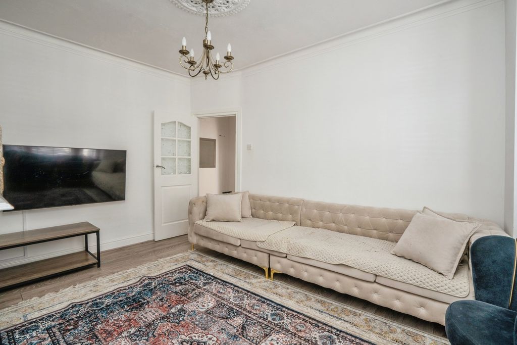 Property photo 3 of 17 Photo