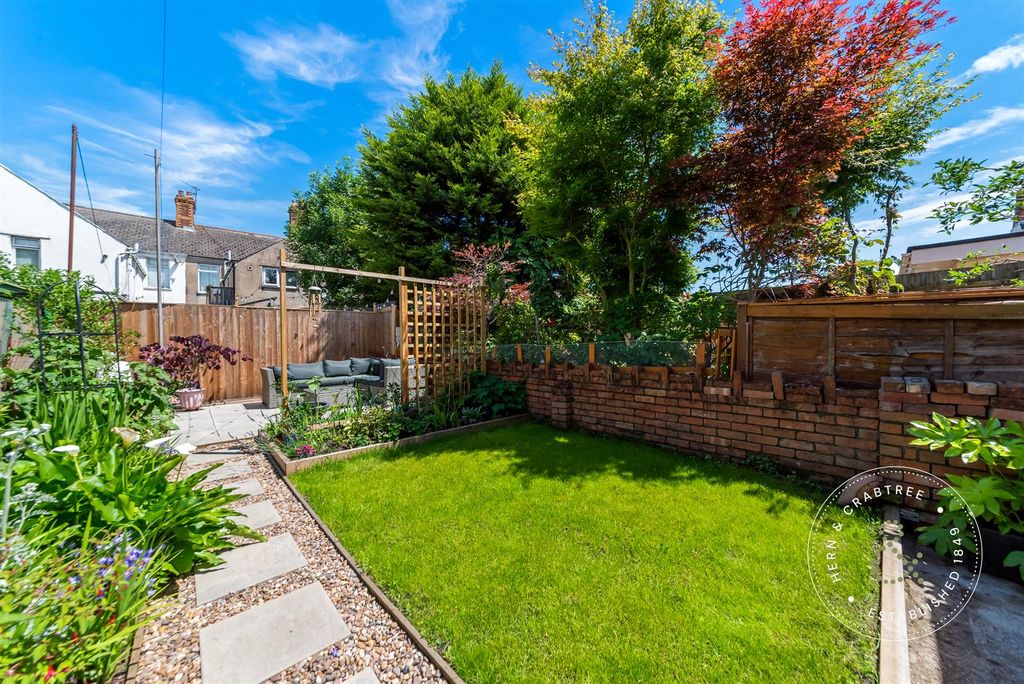 3 bed terraced house for saleSingleton Road, Splott, Cardiff CF24 photo 4