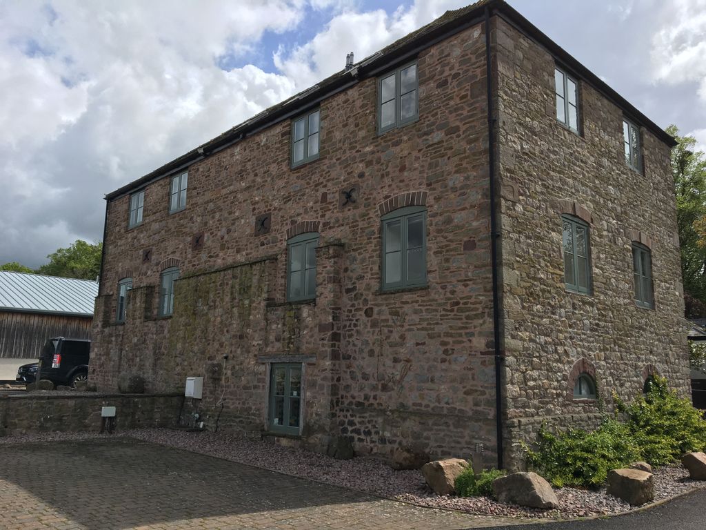 Property photo 1 of 4