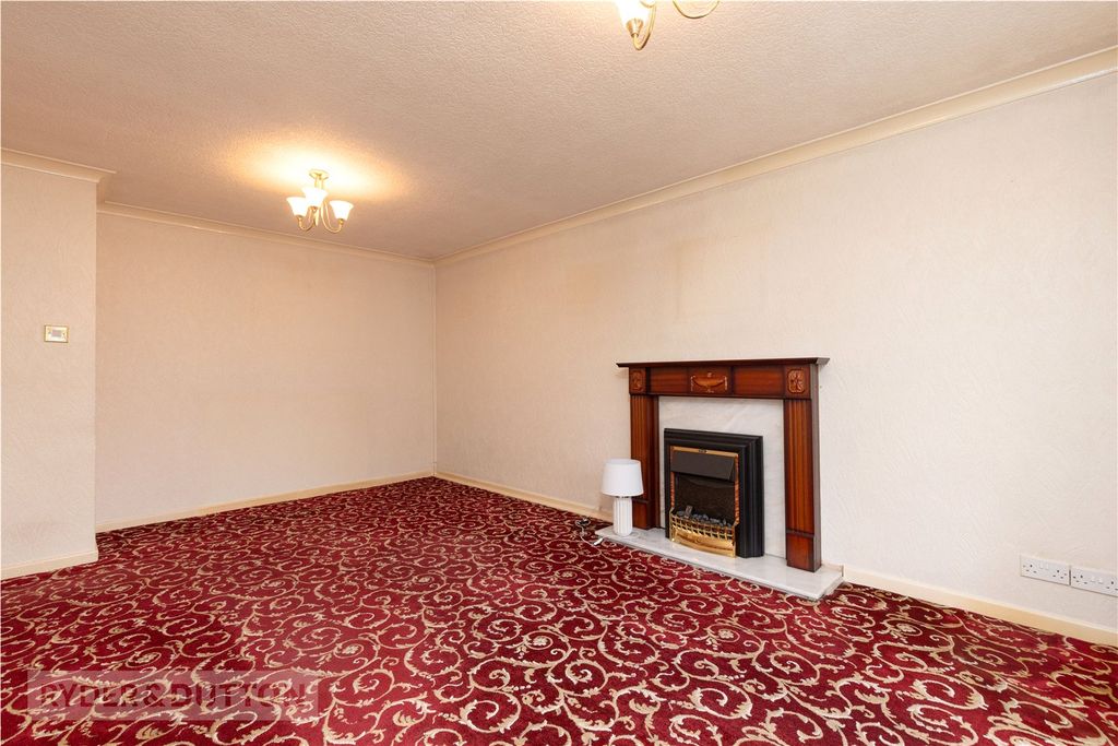 Property photo 3 of 20 Lounge