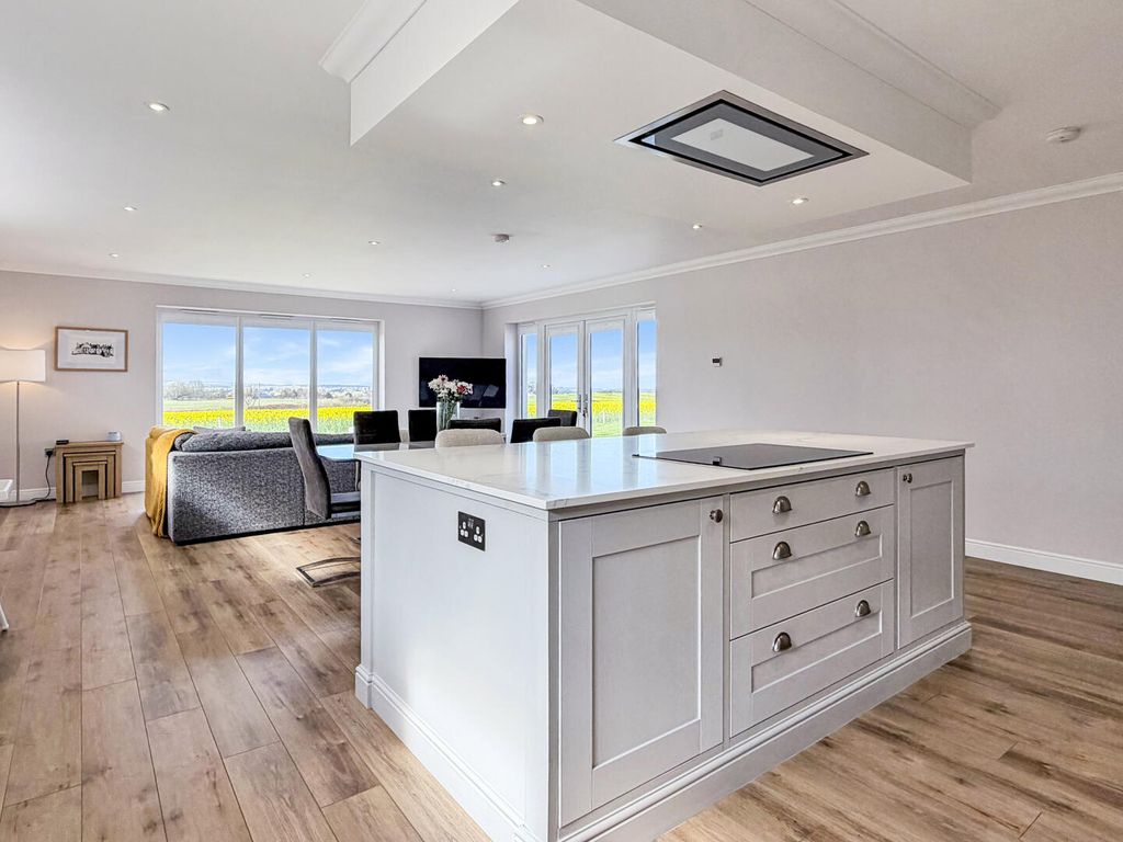 Property photo 3 of 30 Kitchen