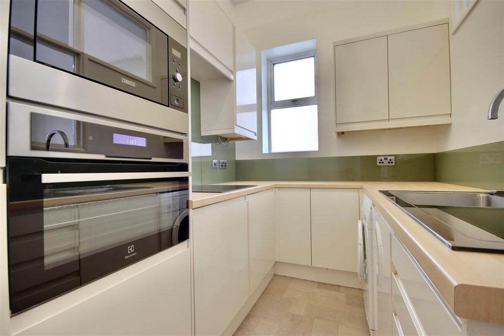 Property photo 1 of 12 E483E735-Bcdf-4145-A175-0Edbc3Bdfad3_1_201_A.Jpeg