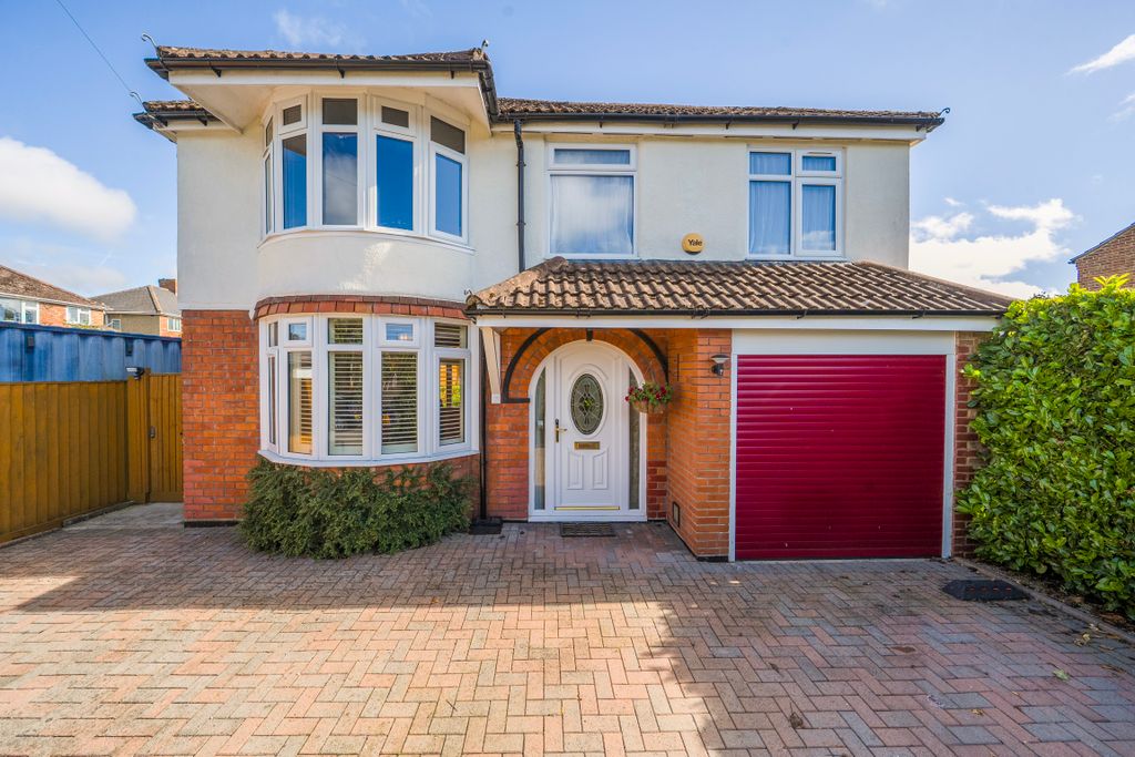 Property photo 1 of 12 147894716A2c4d8F2F634