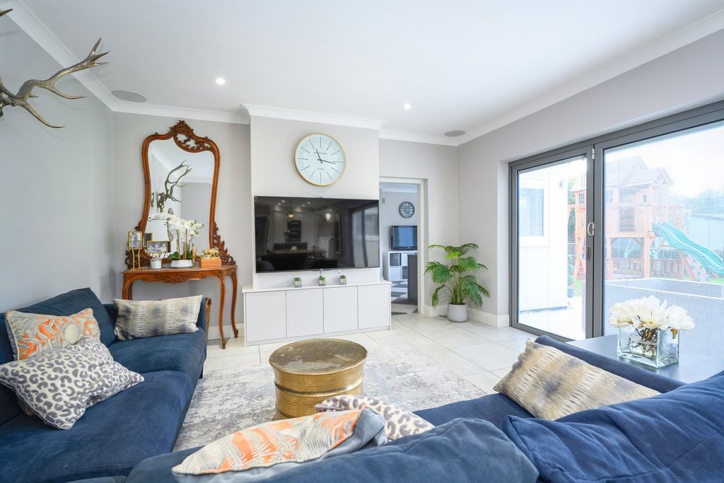 Property photo 3 of 21