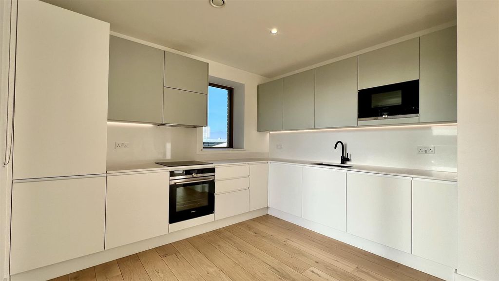 Property photo 2 of 16 Open Plan Kitchebn