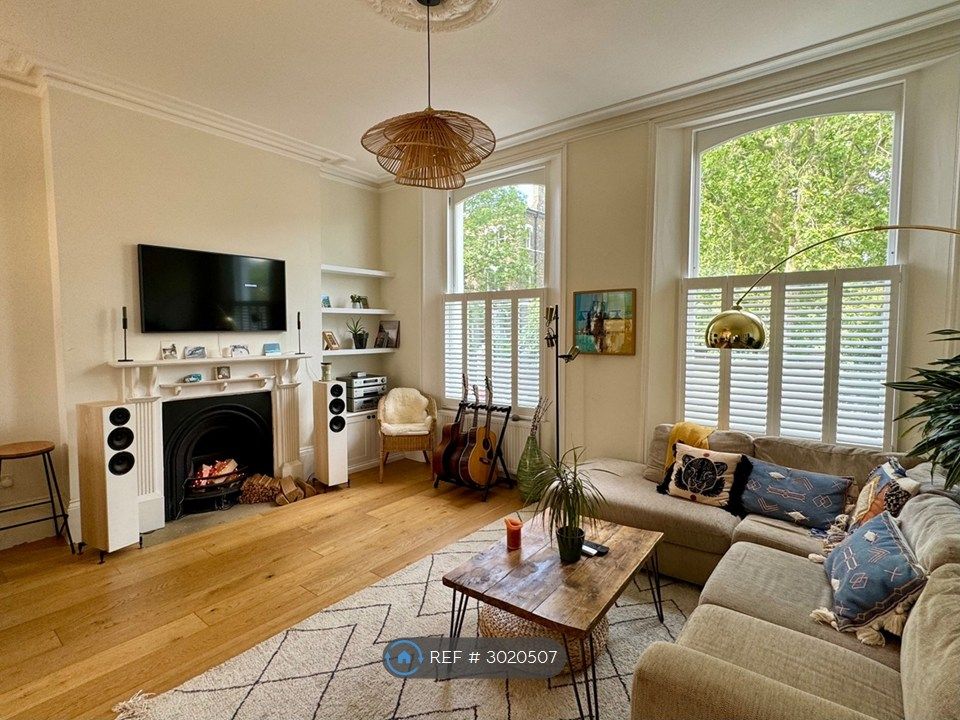 Property photo 1 of 17 Living Room