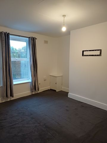 Property photo 2 of 17 Lounge