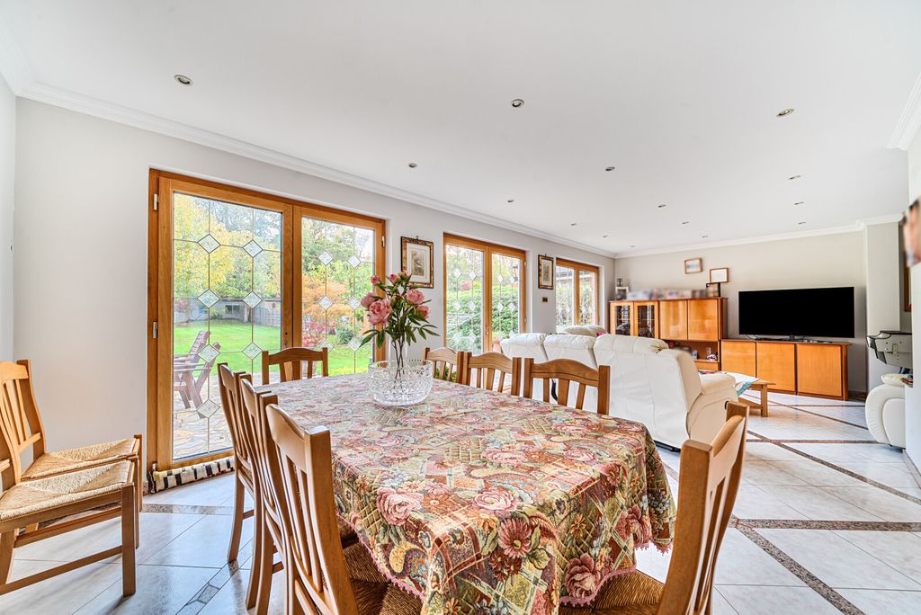 Property photo 3 of 17 Sitting/Dining Room