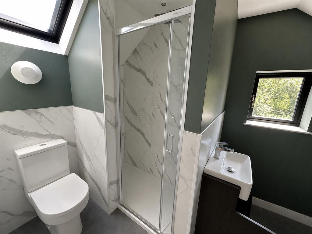 Property photo 2 of 9 Ensuite