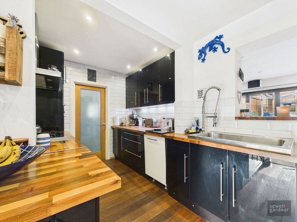 Property photo 3 of 18