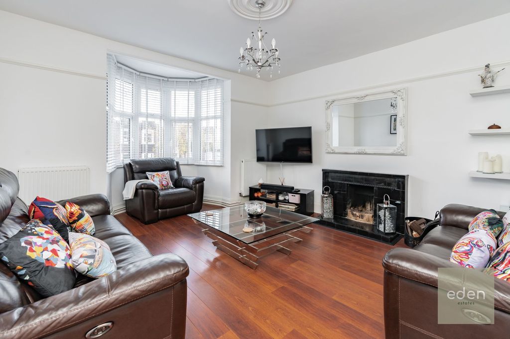 Property photo 3 of 24