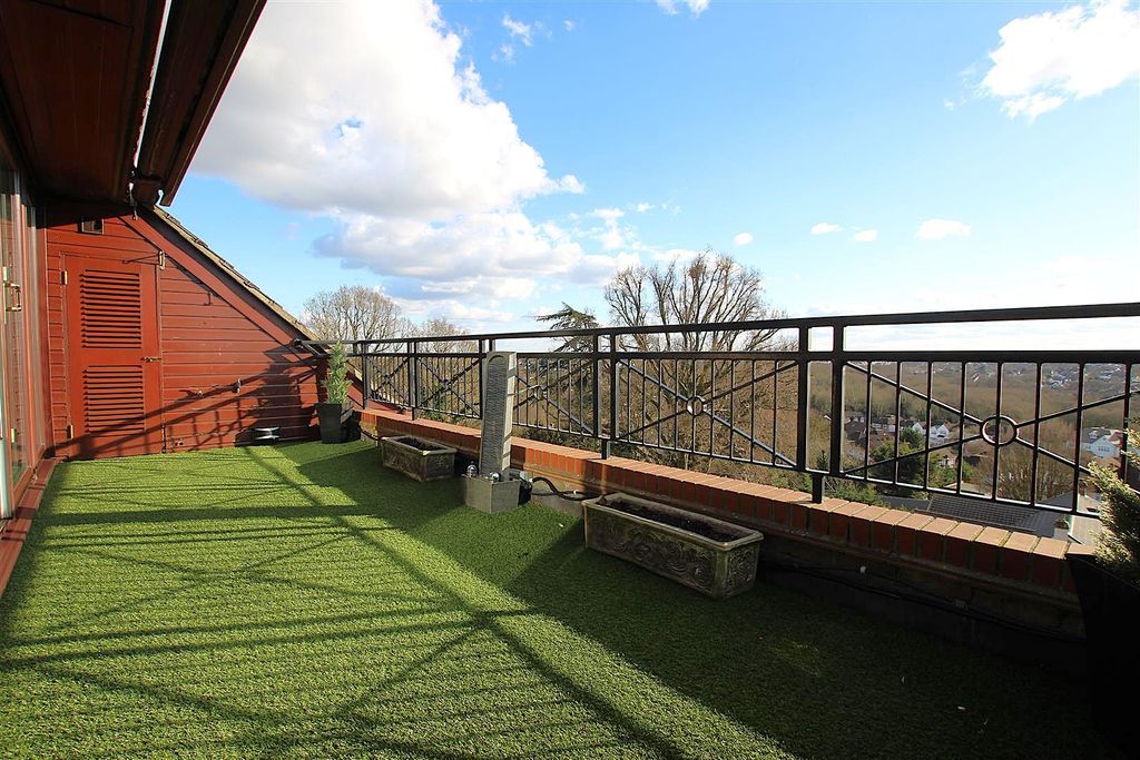 Additional image 6 of 3 bed penthouse for saleCrescent Road, Enfield EN2