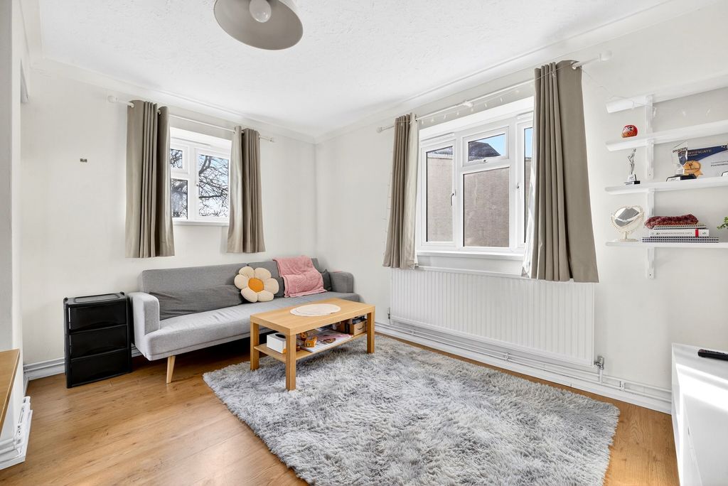 Property photo 2 of 20 Reception For Sale 2 Bedroom Flat  Essex  Court  Crystal Palace Se19 Nested Estate Agents Photography By 07913296114