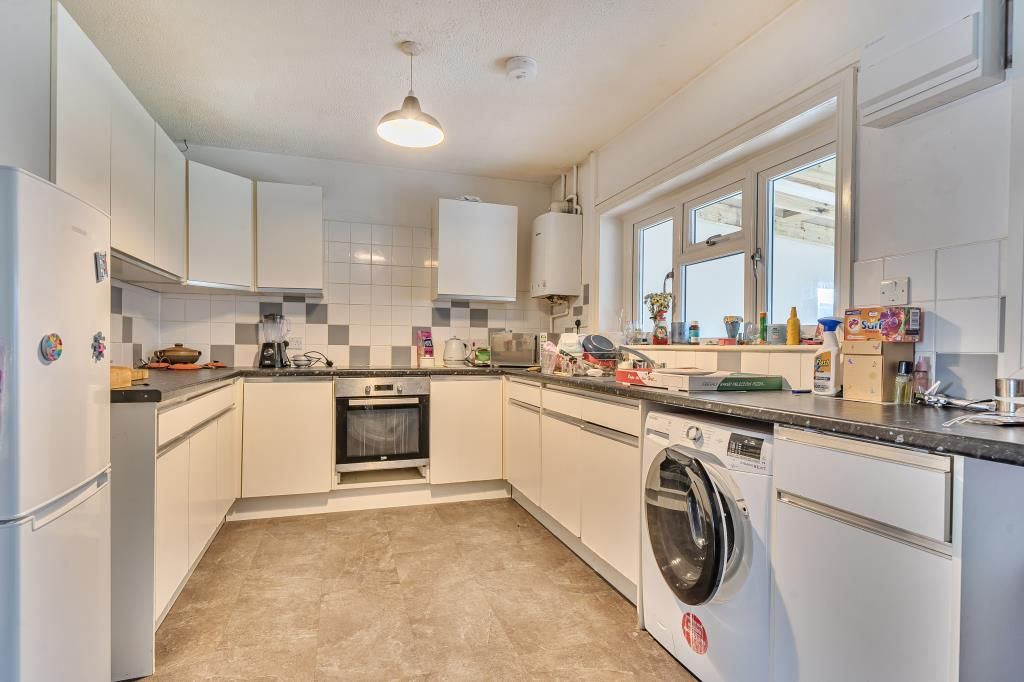 Property photo 3 of 20 Kitchen