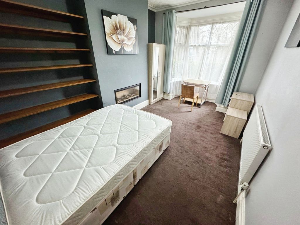 Property photo 2 of 7 Double Bedroom