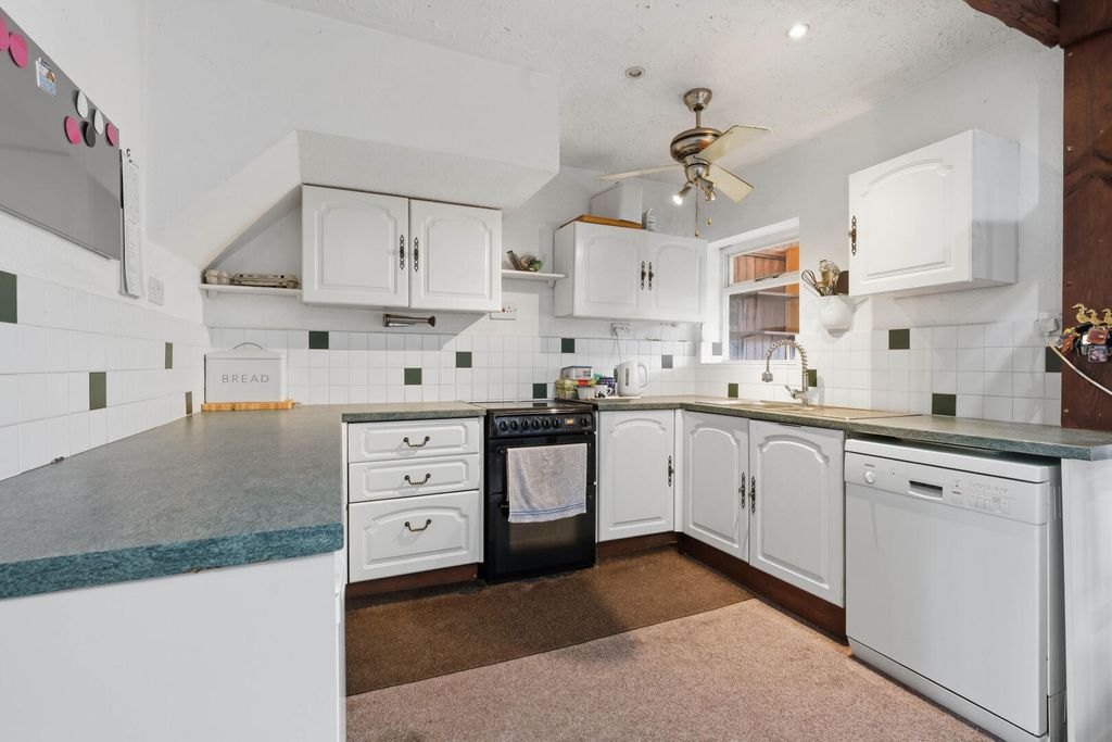Property photo 3 of 18 Kitchen