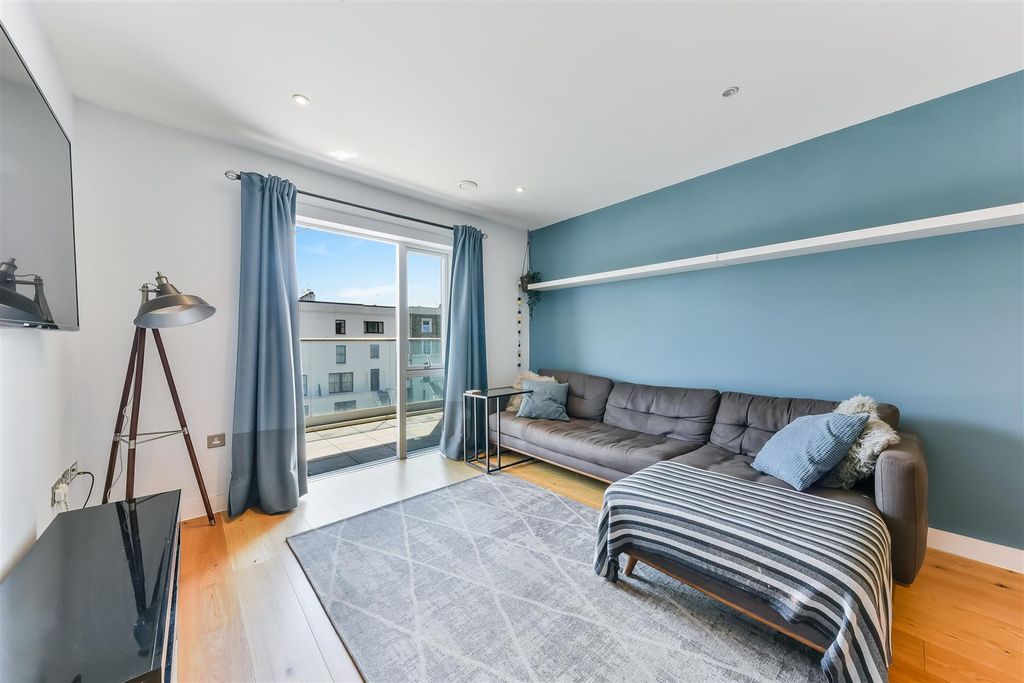 Property photo 3 of 12