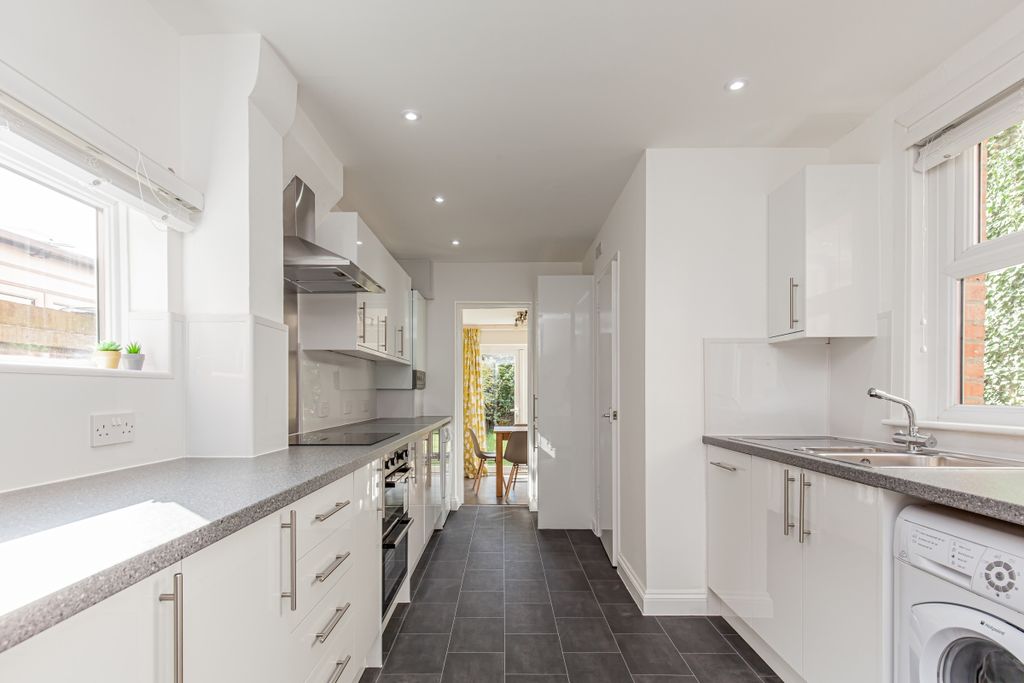 Property photo 2 of 11 Kitchen