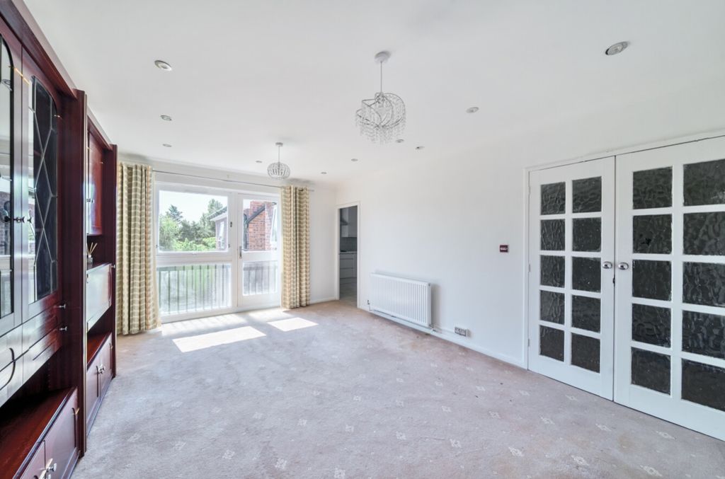 Property photo 2 of 7 1325752-9-68711556dc240