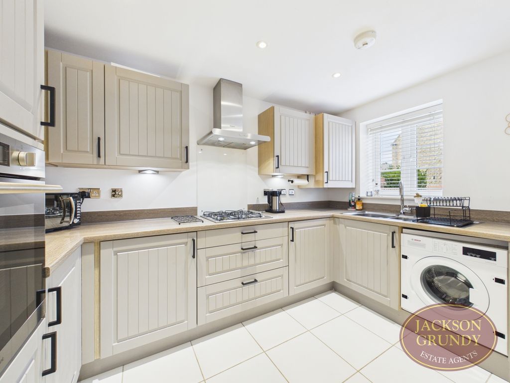 Property photo 2 of 13 Roberts Road