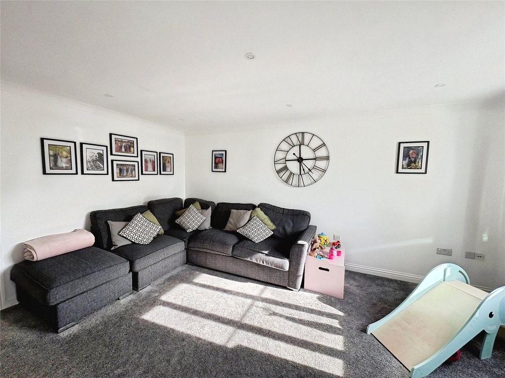 Property photo 3 of 18 Picture No. 17