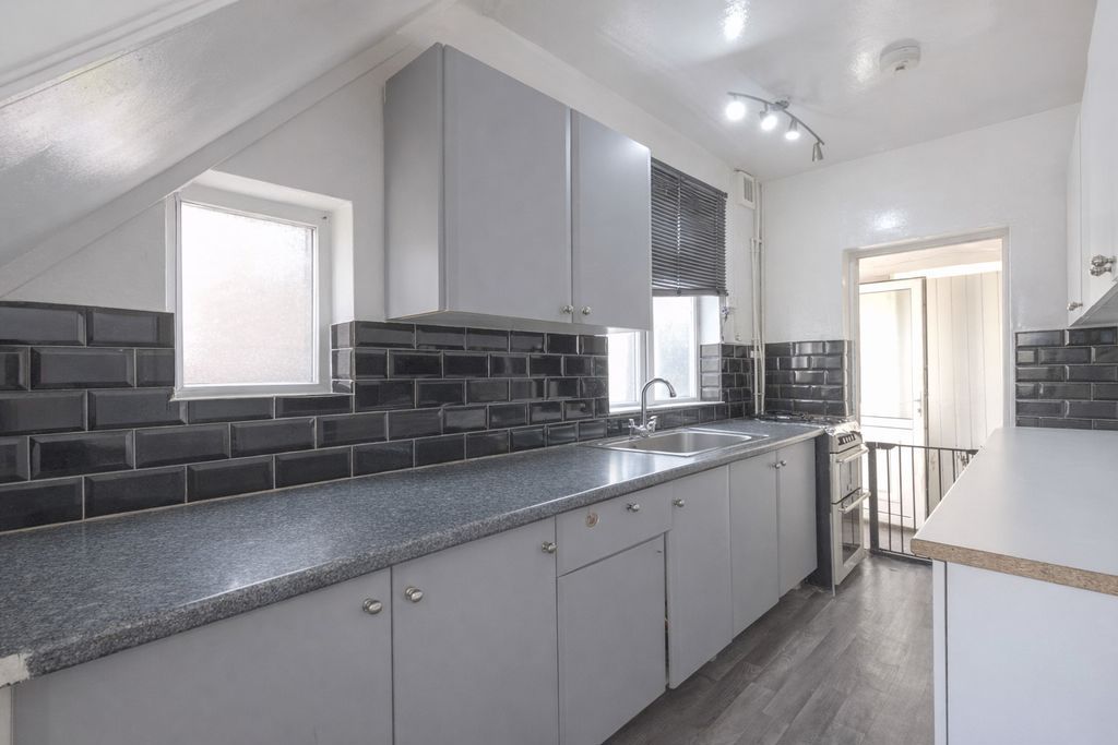 Property photo 2 of 11 Photo 2