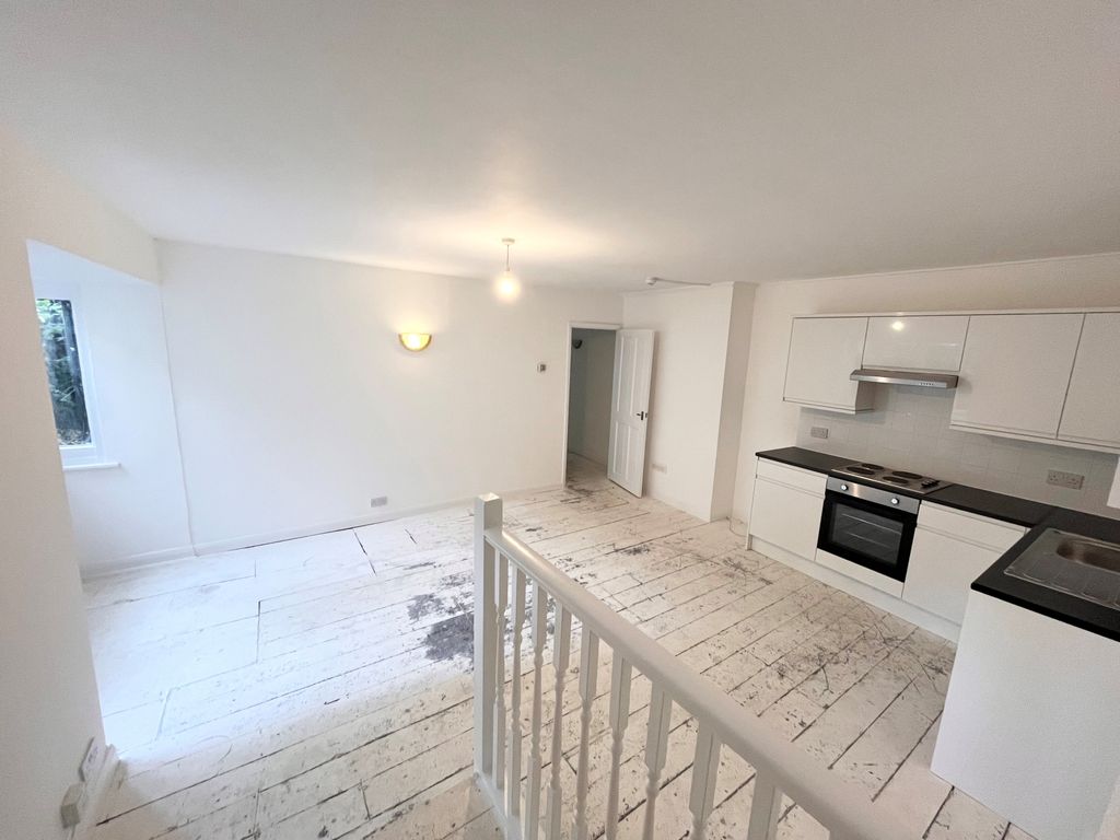 Property photo 2 of 12 Kitchen/Lounge