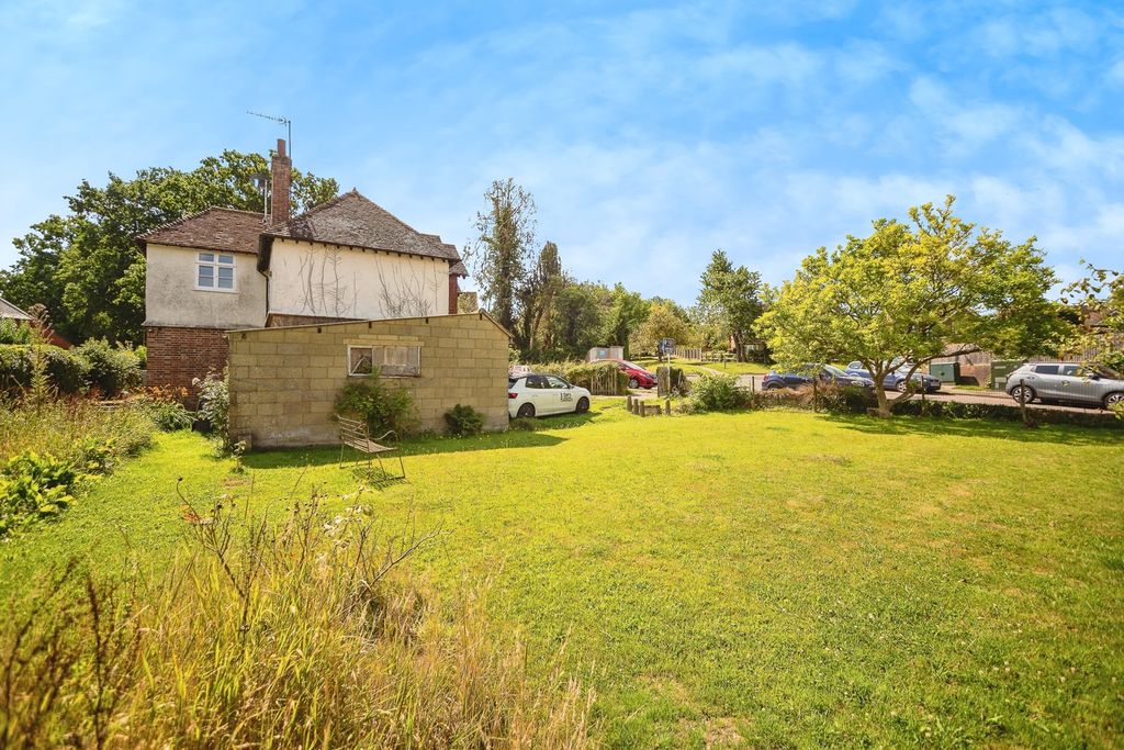 Property photo 2 of 17 Photo