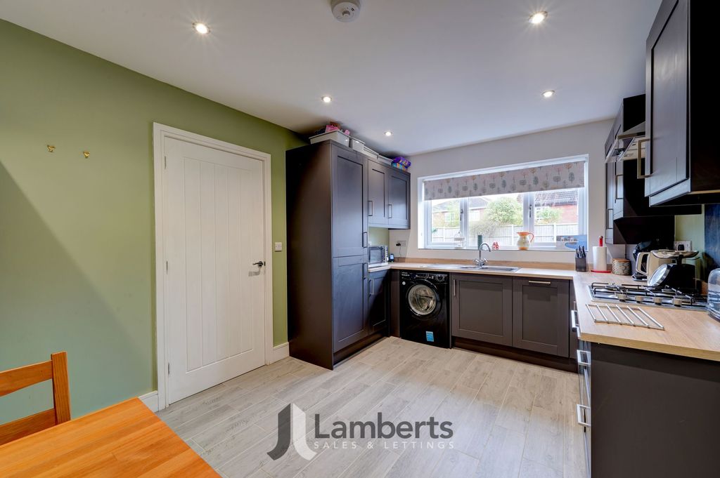 Property photo 2 of 17 Kitchen/Diner