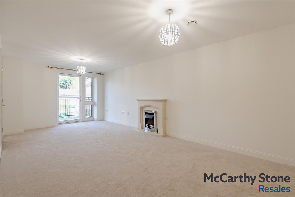 Property photo 2 of 26 8681262-Interior12-800.Jpg