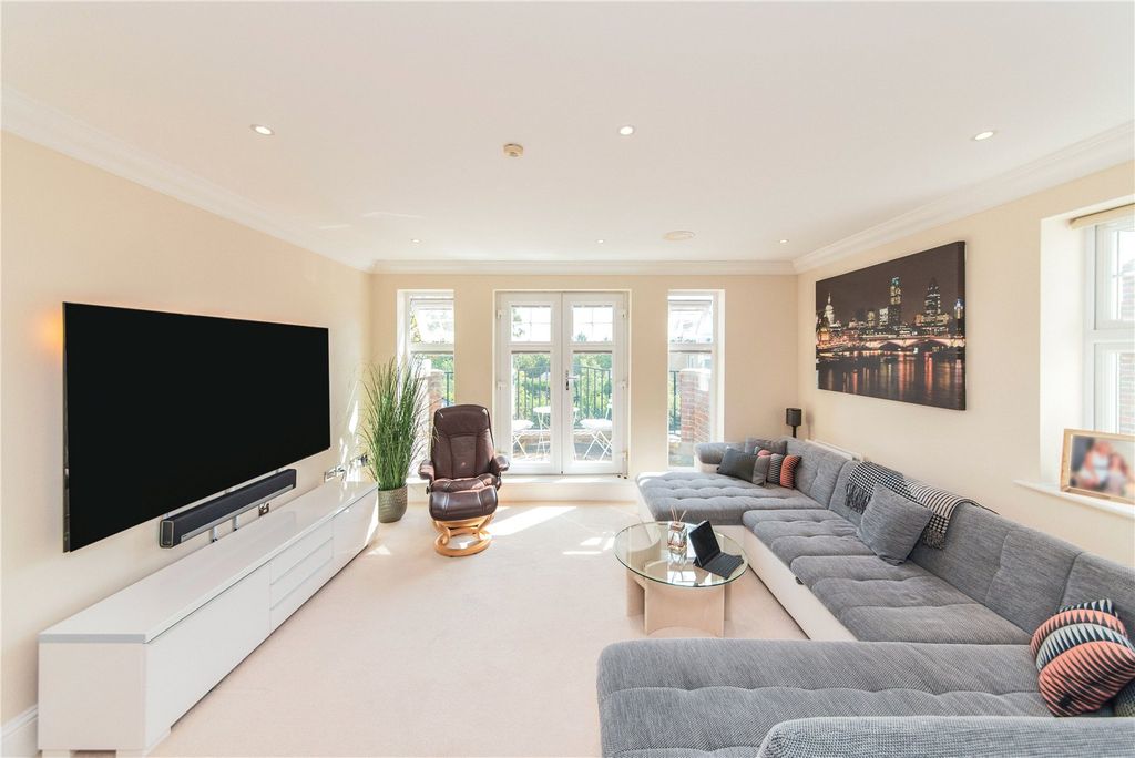 Property photo 2 of 16 Picture No. 27