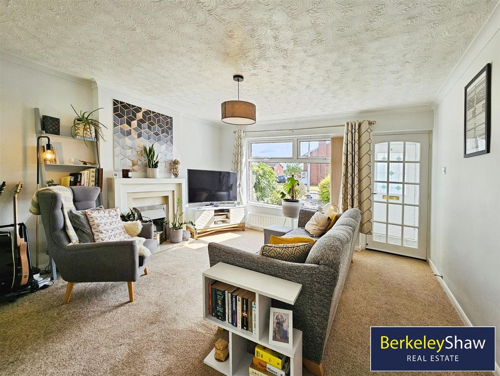 Property photo 2 of 19 Living Room