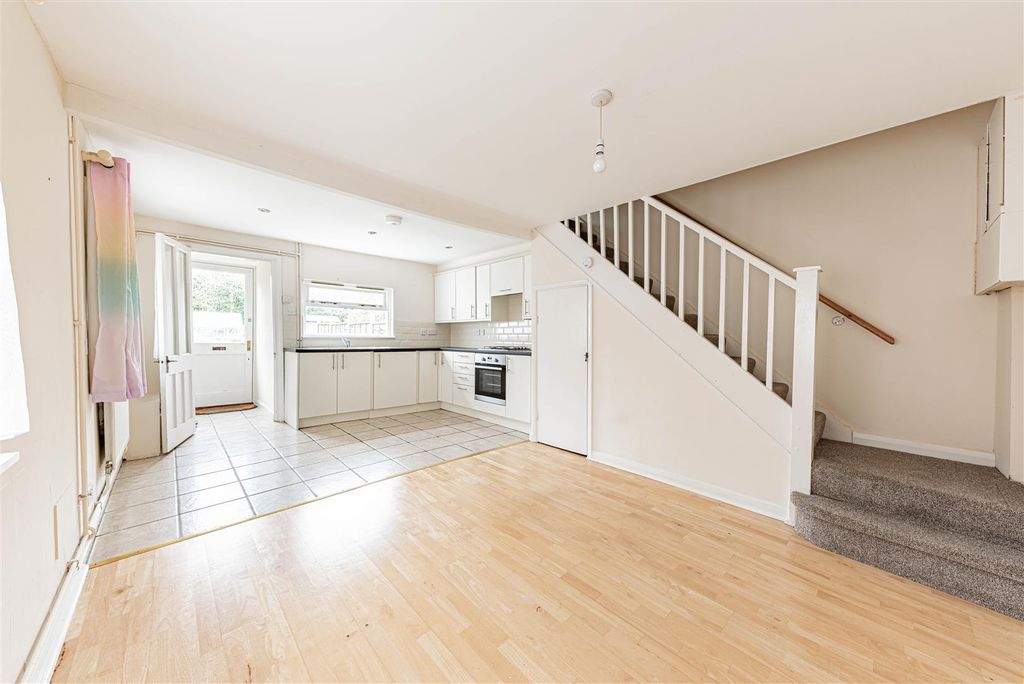 Property photo 3 of 10 L J Imaging-7.Jpg