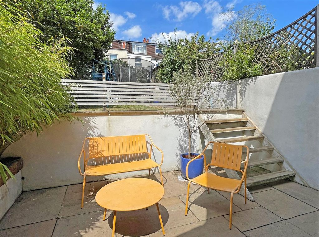 Property photo 2 of 18 Gdn1A.Jpg