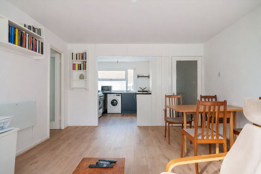 Property photo 2 of 11 Generous Open-Plan Living And Dining Space