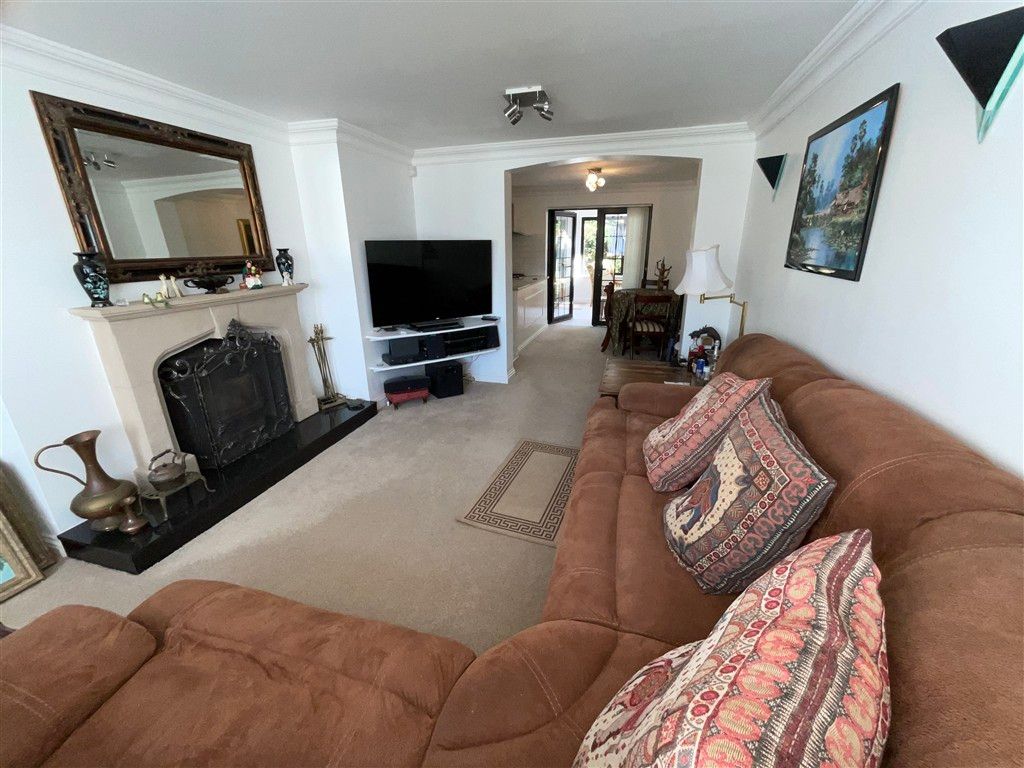 Property photo 3 of 15 Lounge